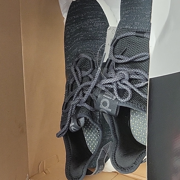 Adidas shoes - Picture 4 of 5